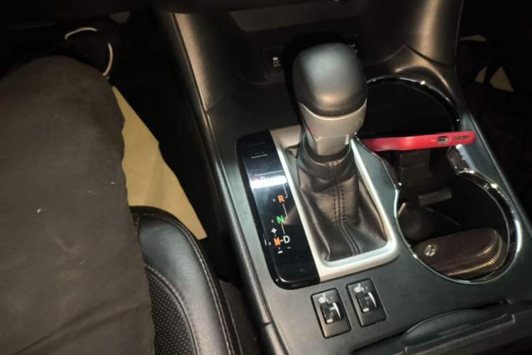 Used Toyota Highlander 2015 2.0T Four-Wheel Drive Luxury Edition 7-Seater Gear Lever