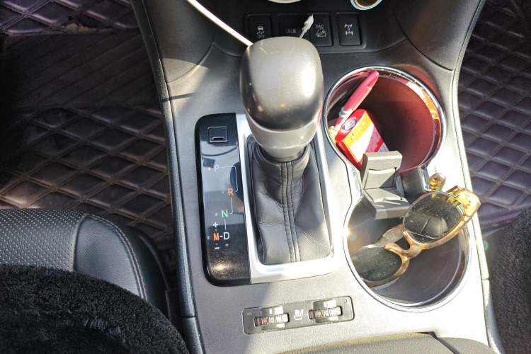 Used Toyota Highlander 2015 2.0T Four-Wheel Drive Ultimate Edition 7-Seater Gear Lever
