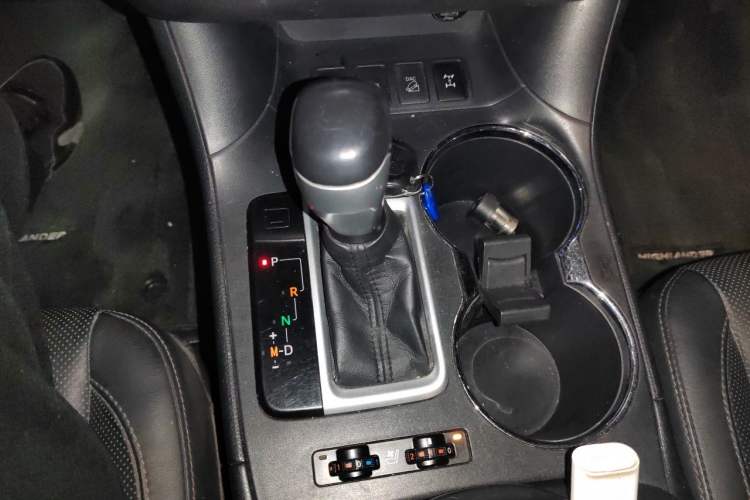 Used Toyota Highlander 2015 2.0T Four-Wheel Drive Ultimate Edition 7-Seater Gear Lever