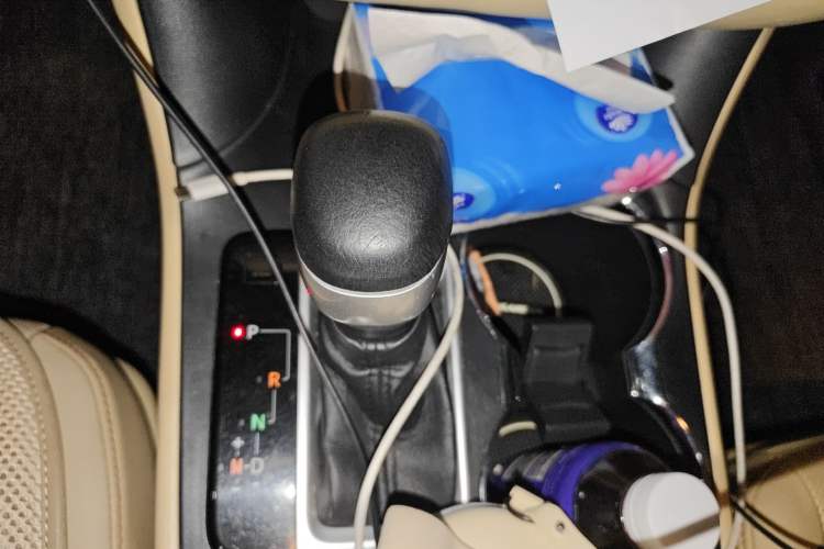 Used Toyota Highlander 2015 2.0T Four-Wheel Drive Luxury Edition 7-Seater Gear Lever