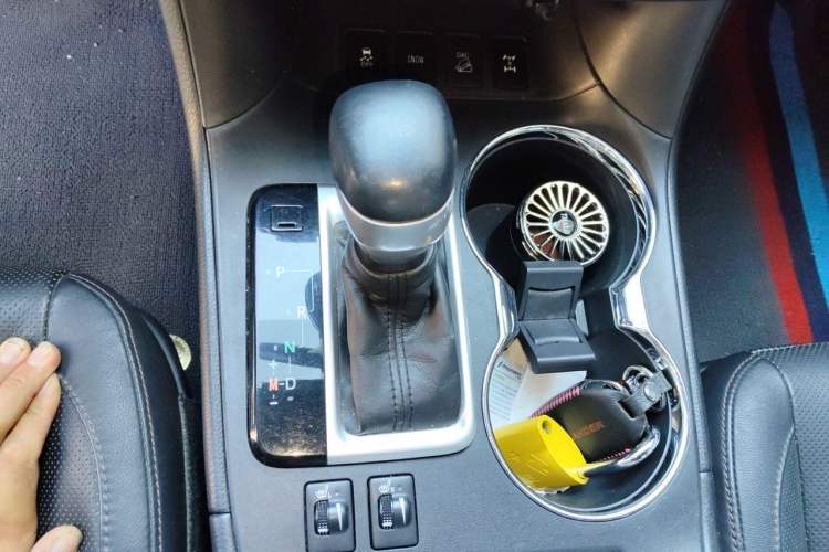 Used Toyota Highlander 2015 2.0T Four-Wheel Drive Luxury Edition 7-Seater Gear Lever
