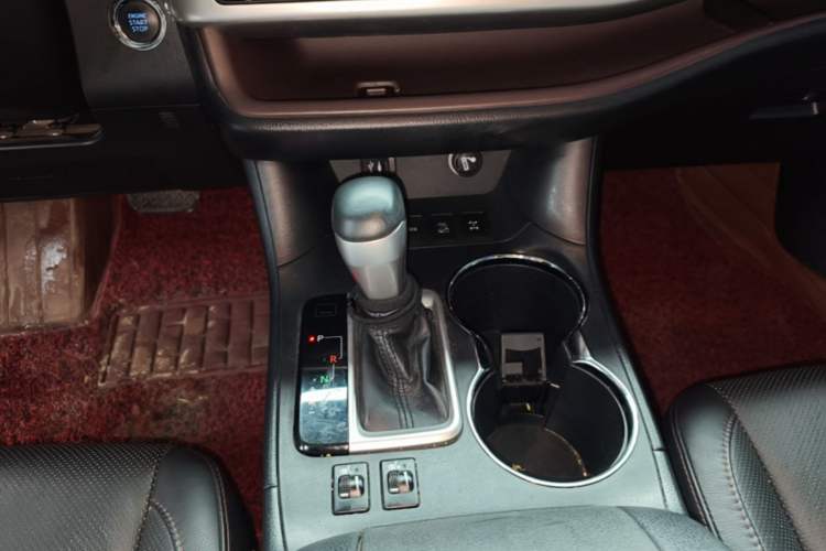 Used Toyota Highlander 2015 2.0T Four-Wheel Drive Luxury Edition 7-Seater Gear Lever
