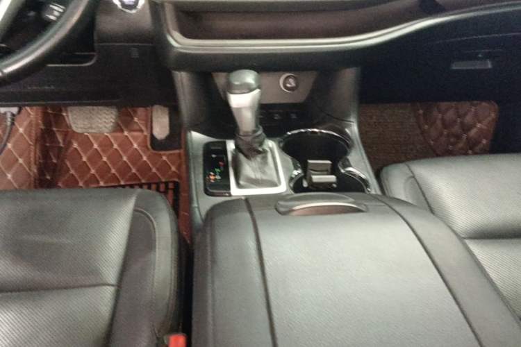 Used Toyota Highlander 2015 2.0T Four-Wheel Drive Luxury Edition 7-Seater Gear Lever