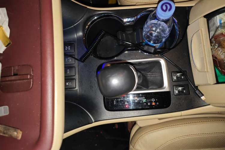 Used Toyota Highlander 2015 2.0T Four-Wheel Drive Luxury Edition 7-Seater Gear Lever