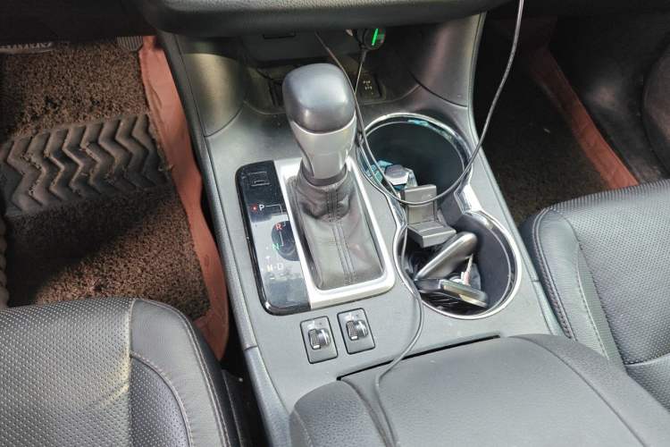 Used Toyota Highlander 2015 2.0T Four-Wheel Drive Luxury Edition 7-Seater Gear Lever