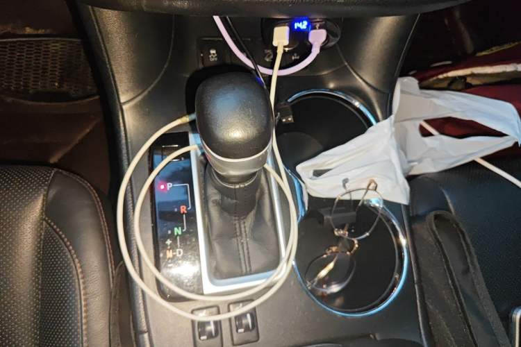 Used Toyota Highlander 2015 2.0T Four-Wheel Drive Luxury Edition 7-Seater Gear Lever