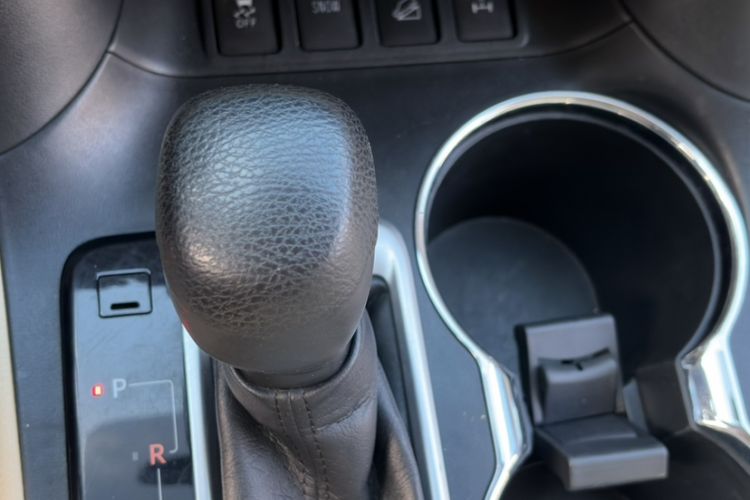 Used Toyota Highlander 2015 3.5L 4x4 Elite Edition 7-Seater Gear Lever