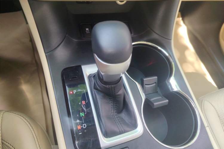 Used Toyota Highlander 2015 2.0T Four-Wheel Drive Luxury Edition 7-Seater Gear Lever