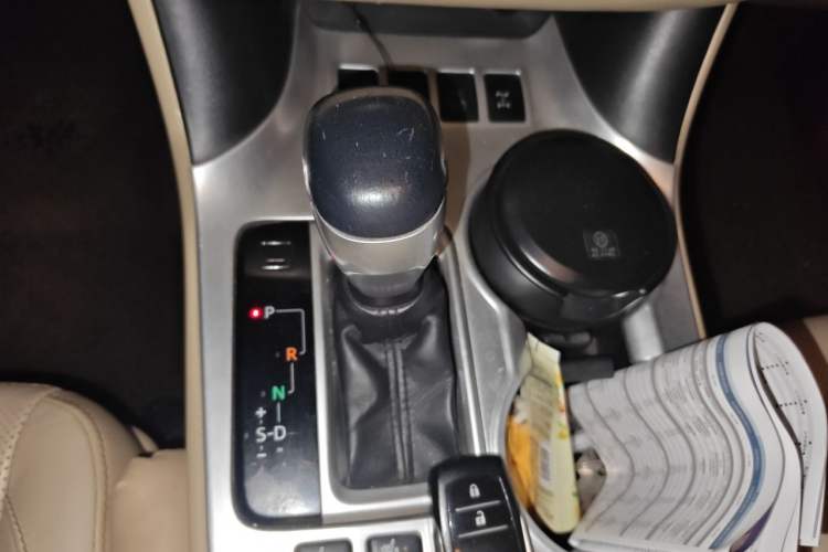Used Toyota Highlander 2015 3.5L 4x4 Luxury Edition 7-seater Gear Lever