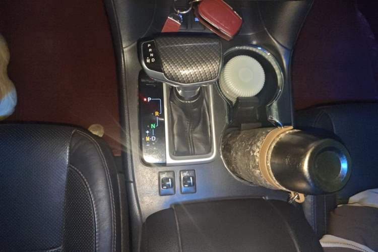 Used Toyota Highlander 2015 2.0T Four-Wheel Drive Luxury Edition 7-Seater Gear Lever