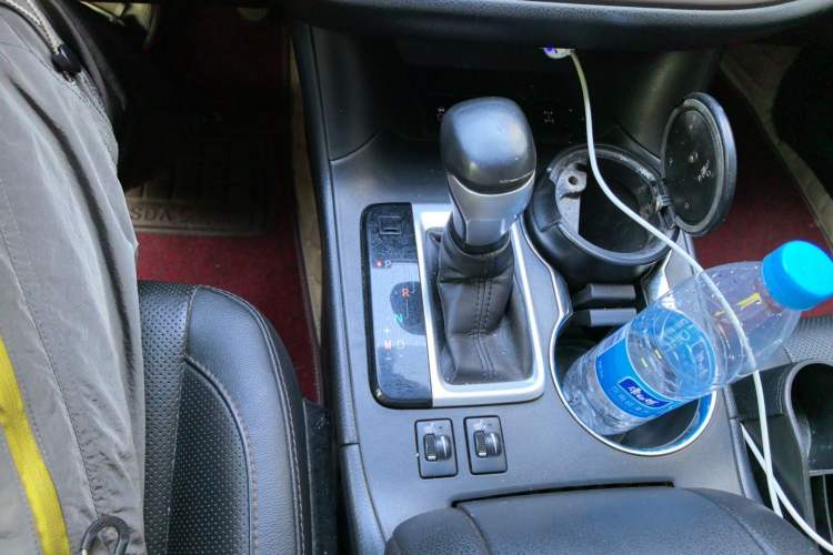 Used Toyota Highlander 2015 2.0T Four-Wheel Drive Luxury Edition 7-Seater Gear Lever