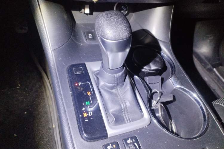 Used Toyota Highlander 2015 2.0T Four-Wheel Drive Luxury Edition 7-Seater Gear Lever