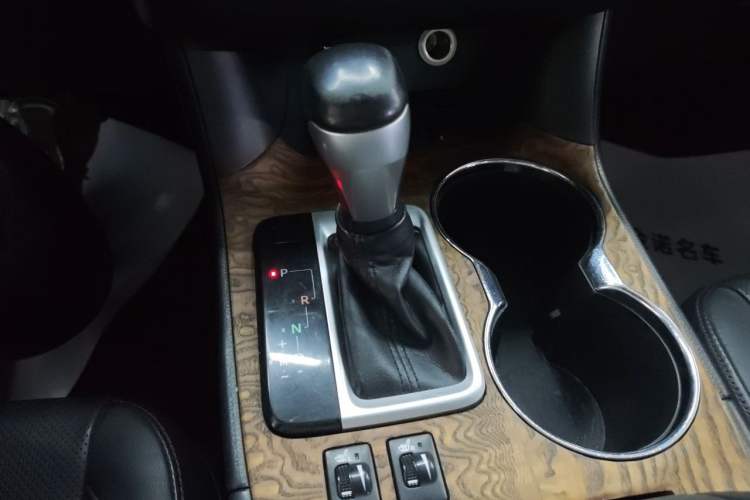 Used Toyota Highlander 2015 2.0T Two-Wheel Drive Luxury Edition 7 Seats Gear Lever