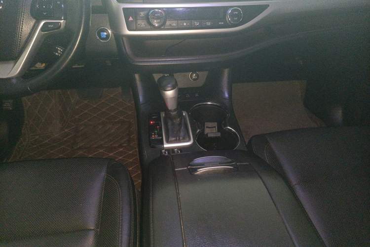 Used Toyota Highlander 2015 2.0T Four-Wheel Drive Luxury Edition 7-Seater Gear Lever