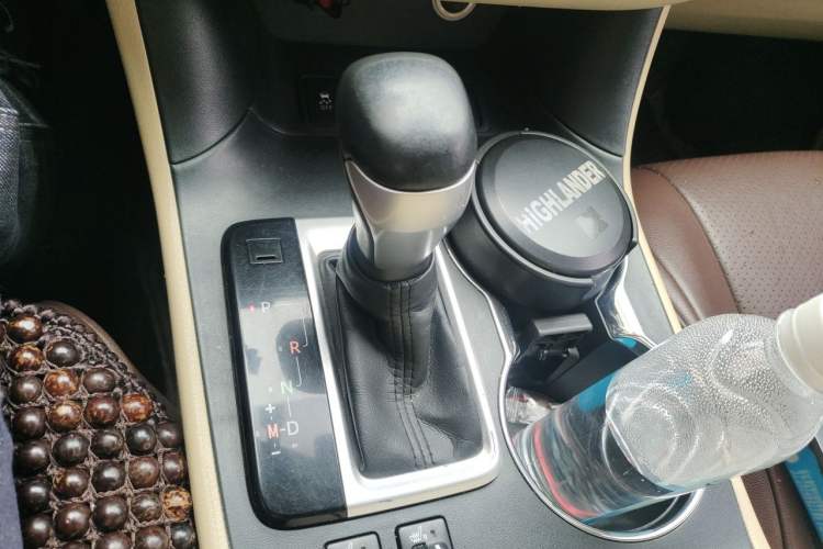 Used Toyota Highlander 2015 2.0T Four-Wheel Drive Luxury Edition 7-Seater Gear Lever
