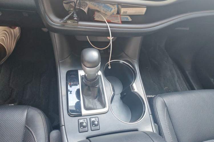 Used Toyota Highlander 2015 2.0T Four-Wheel Drive Luxury Edition 7-Seater Gear Lever