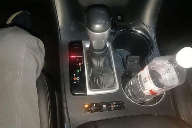 Used Toyota Highlander 2015 2.0T Four-Wheel Drive Ultimate Edition 7-Seater Gear Lever