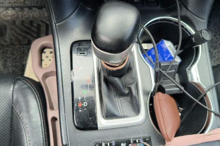 Used Toyota Highlander 2015 2.0T Four-Wheel Drive Ultimate Edition 7-Seater Gear Lever