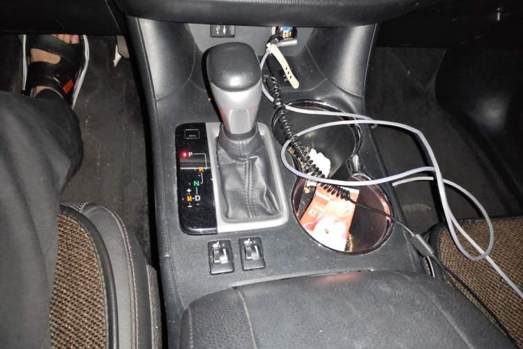 Used Toyota Highlander 2015 2.0T Four-Wheel Drive Luxury Edition 7-Seater Gear Lever