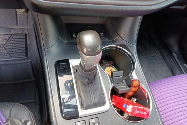 Used Toyota Highlander 2015 2.0T Four-Wheel Drive Luxury Edition 7-Seater Gear Lever