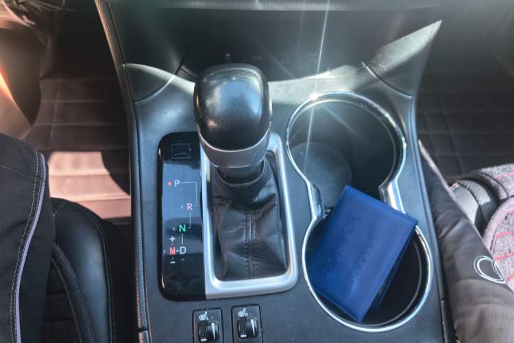 Used Toyota Highlander 2015 2.0T Four-Wheel Drive Luxury Edition 7-Seater Gear Lever