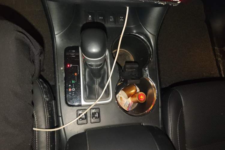 Used Toyota Highlander 2015 2.0T Four-Wheel Drive Luxury Edition 7-Seater Gear Lever