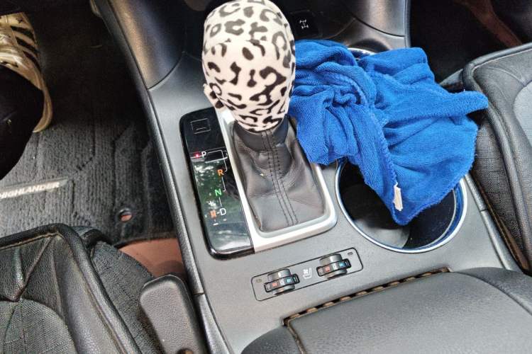 Used Toyota Highlander 2015 2.0T Four-Wheel Drive Ultimate Edition 7-Seater Gear Lever