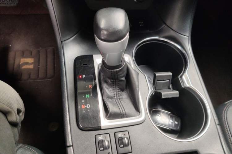 Used Toyota Highlander 2015 2.0T Four-Wheel Drive Luxury Edition 7-Seater Gear Lever