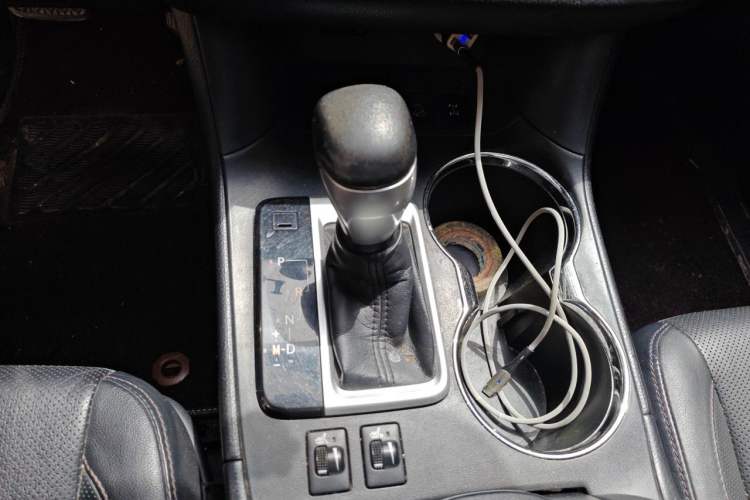 Used Toyota Highlander 2015 2.0T Four-Wheel Drive Luxury Edition 7-Seater Gear Lever