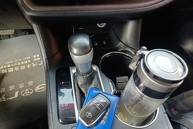 Used Toyota Highlander 2015 3.5L 4x4 Luxury Edition 7-seater Gear Lever