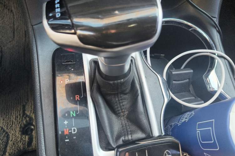 Used Toyota Highlander 2015 2.0T Four-Wheel Drive Luxury Edition 7-Seater Gear Lever