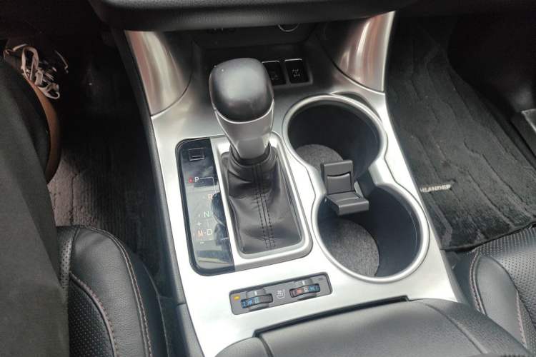 Used Toyota Highlander 2015 2.0T Four-Wheel Drive Ultimate Edition 7-Seater Gear Lever