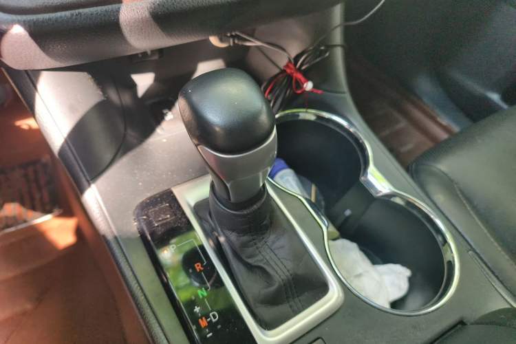 Used Toyota Highlander 2015 2.0T Four-Wheel Drive Luxury Edition 7-Seater Gear Lever