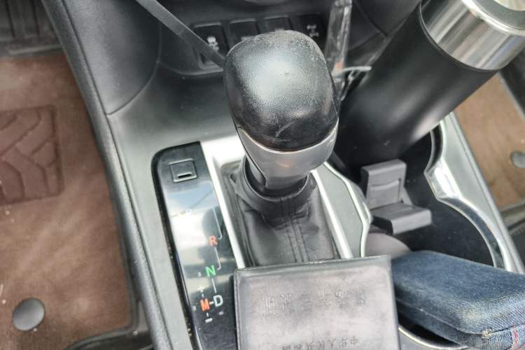 Used Toyota Highlander 2015 2.0T Four-Wheel Drive Luxury Edition 7-Seater Gear Lever