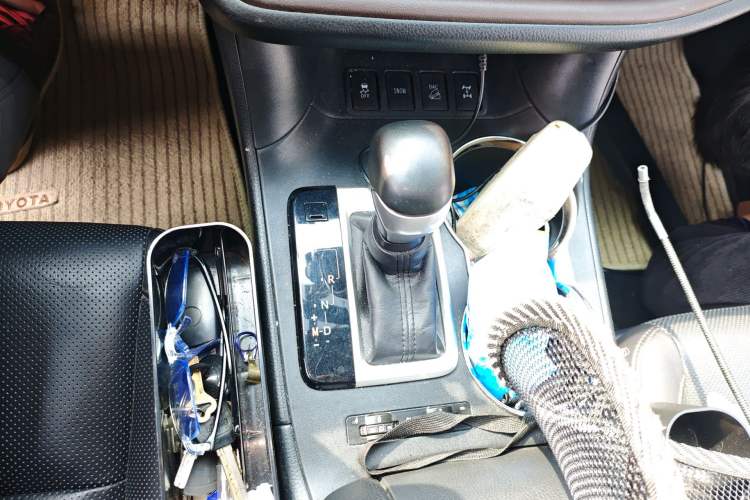 Used Toyota Highlander 2015 2.0T Four-Wheel Drive Ultimate Edition 7-Seater Gear Lever