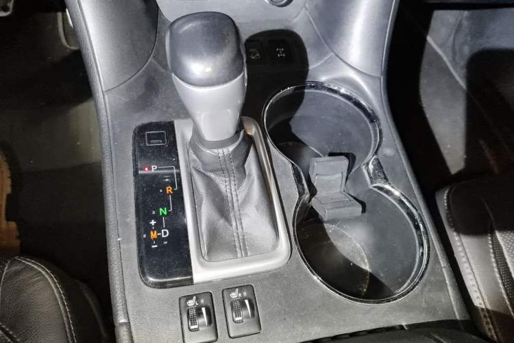 Used Toyota Highlander 2015 2.0T Four-Wheel Drive Luxury Edition 7-Seater Gear Lever