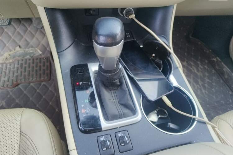 Used Toyota Highlander 2015 2.0T Four-Wheel Drive Luxury Edition 7-Seater Gear Lever