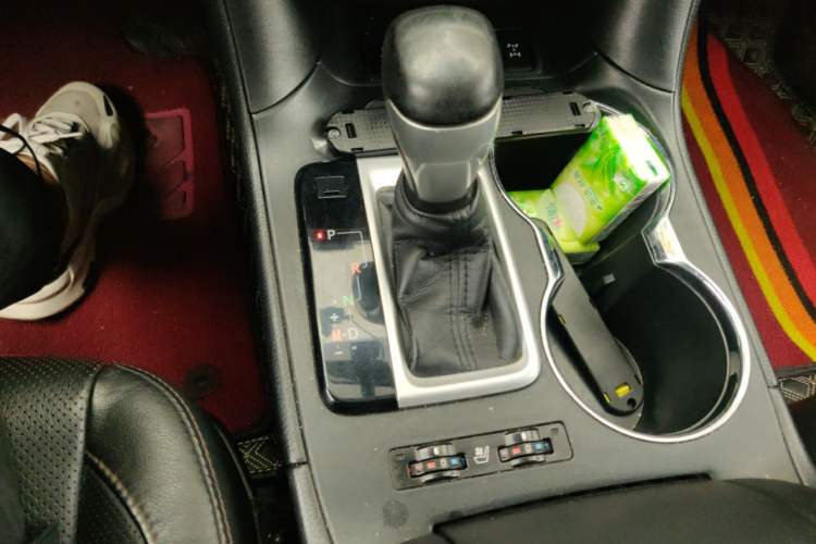 Used Toyota Highlander 2015 2.0T Four-Wheel Drive Ultimate Edition 7-Seater Gear Lever