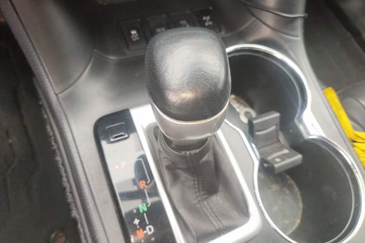 Used Toyota Highlander 2015 2.0T Four-Wheel Drive Luxury Edition 7-Seater Gear Lever