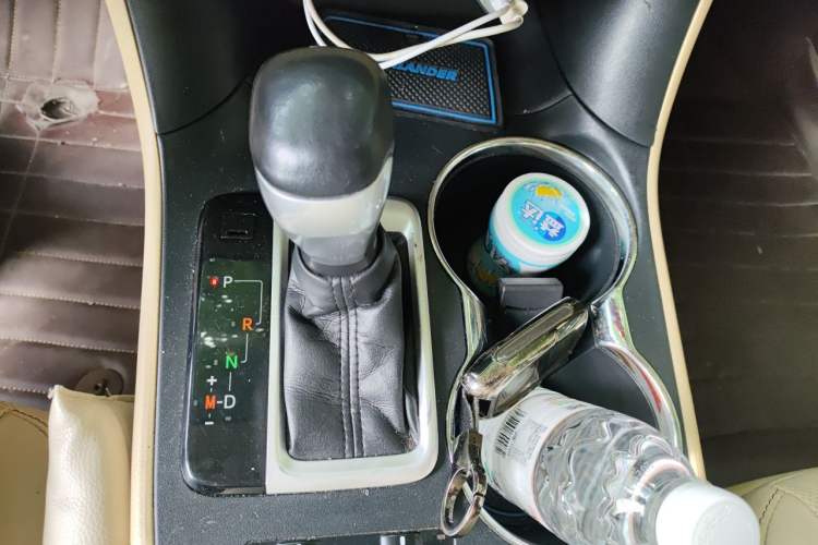 Used Toyota Highlander 2015 2.0T Four-Wheel Drive Ultimate Edition 7-Seater Gear Lever