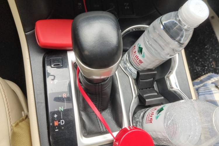 Used Toyota Highlander 2015 2.0T Four-Wheel Drive Ultimate Edition 7-Seater Gear Lever