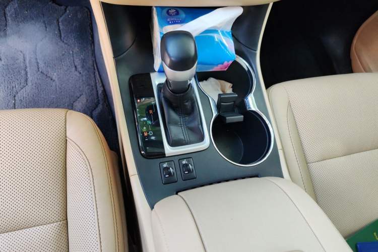 Used Toyota Highlander 2015 2.0T Four-Wheel Drive Luxury Edition 7-Seater Gear Lever
