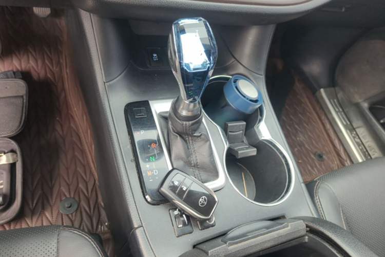 Used Toyota Highlander 2015 2.0T Four-Wheel Drive Luxury Edition 7-Seater Gear Lever
