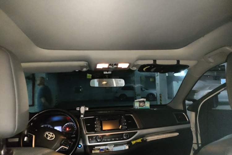 Used Toyota Highlander 2015 2.0T Four-Wheel Drive Luxury Edition 7-Seater Headliner