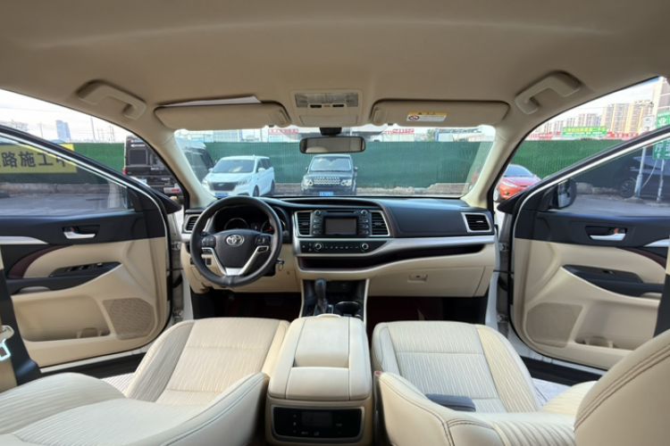 Used Toyota Highlander 2015 3.5L 4x4 Elite Edition 7-Seater Headliner