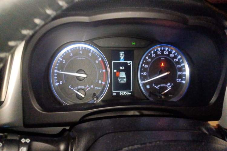 Used Toyota Highlander 2015 2.0T Four-Wheel Drive Ultimate Edition 7-Seater Instrument Cluster