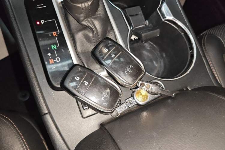 Used Toyota Highlander 2015 2.0T Four-Wheel Drive Luxury Edition 7-Seater Interior 1