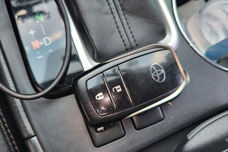 Used Toyota Highlander 2015 2.0T Four-Wheel Drive Luxury Navigation Version with 7 Seats Interior 1