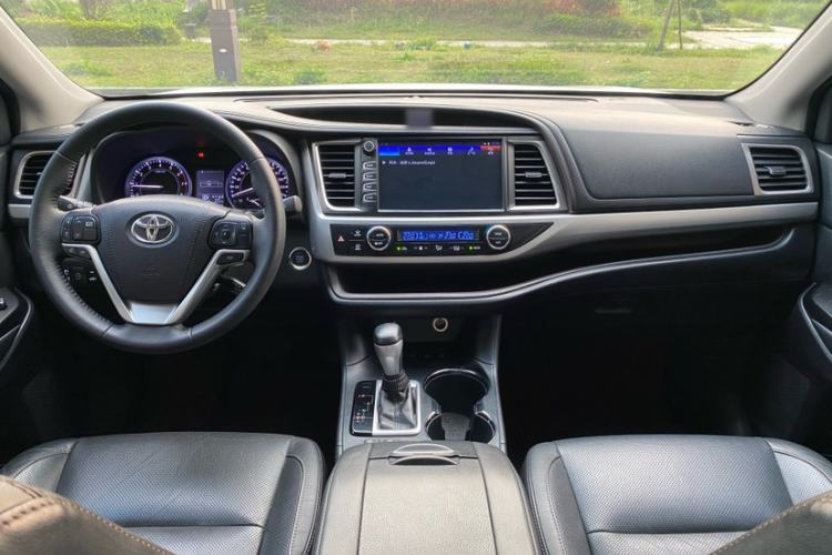 Used Toyota Highlander 2015 2.0T Four-Wheel Drive Luxury Edition 7-Seater Interior 1