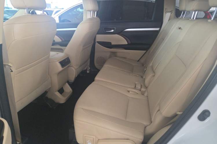 Used Toyota Highlander 2015 2.0T Four-Wheel Drive Luxury Edition 7-Seater Interior 1